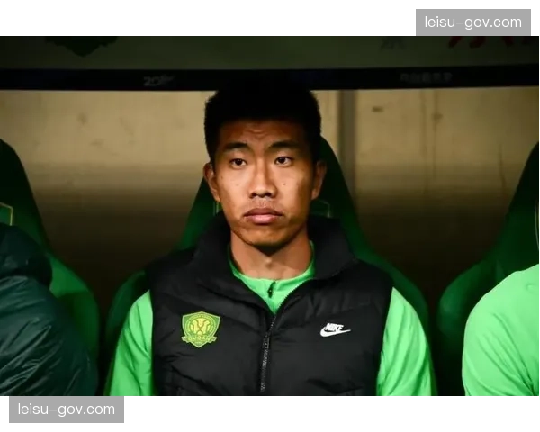 北京国安与上海海港27次交锋9胜6平12负，胜率33.33%处于劣势